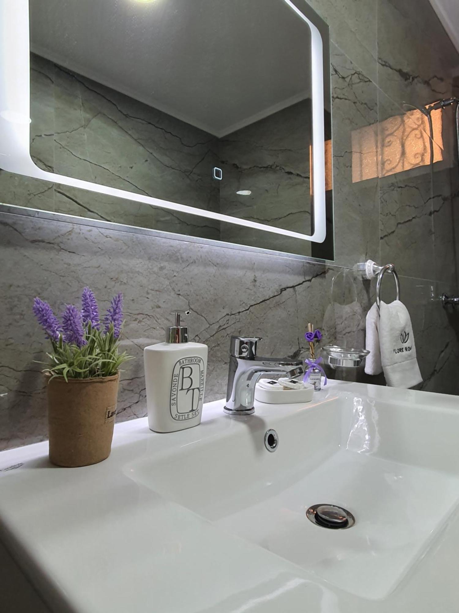 Flore Rooms Saranda Chambre photo